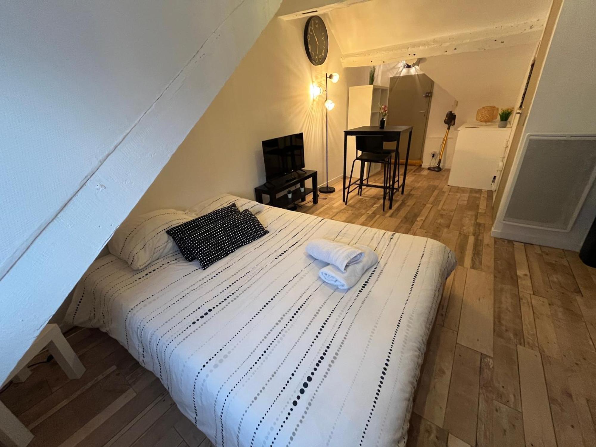Residence 3 Studios De Charme Dans Centre Proche Cathedrale, Parking Possible A Prox ออร์เลออง ภายนอก รูปภาพ